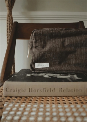 Ofelia seersucker toilet bag Bruno Check Studio Feder 